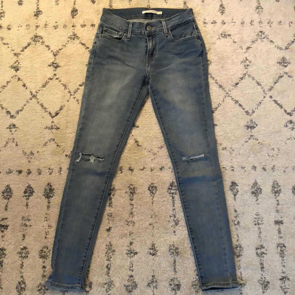 Light washed Levi’s Jeans